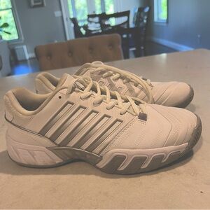 Size 8 kswiss tennis shoes